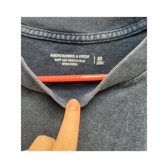 Abercrombie Fitch Mens XS Faded Blue Oversized Crewneck Pocket Tee Casual - Picture 3 of 5